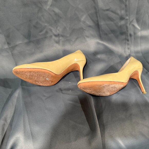 Coach Tan Heels - Picture 4 of 5